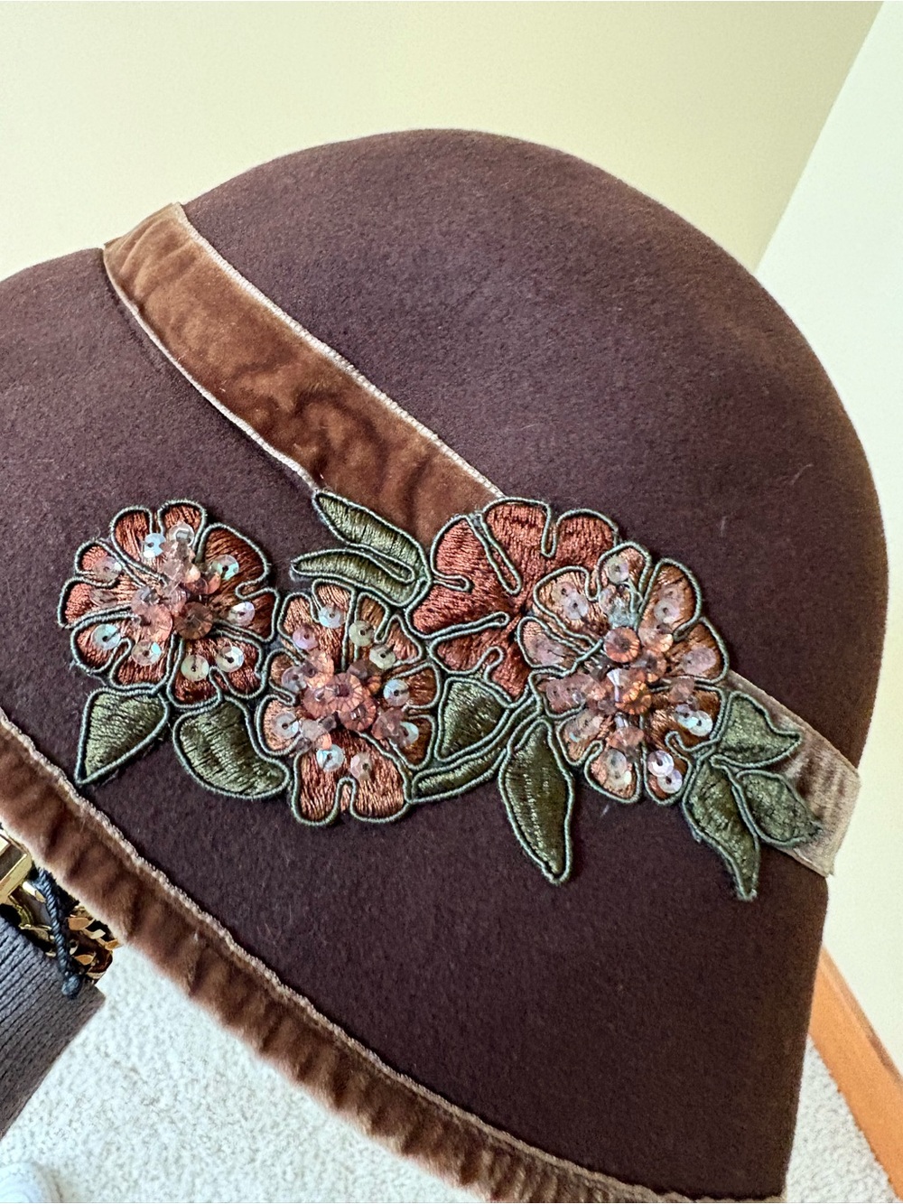 Vintage NWT Toucan Cloche Hat Brown Floral Velvet-Trim Wool M/L - Picture 2 of 8